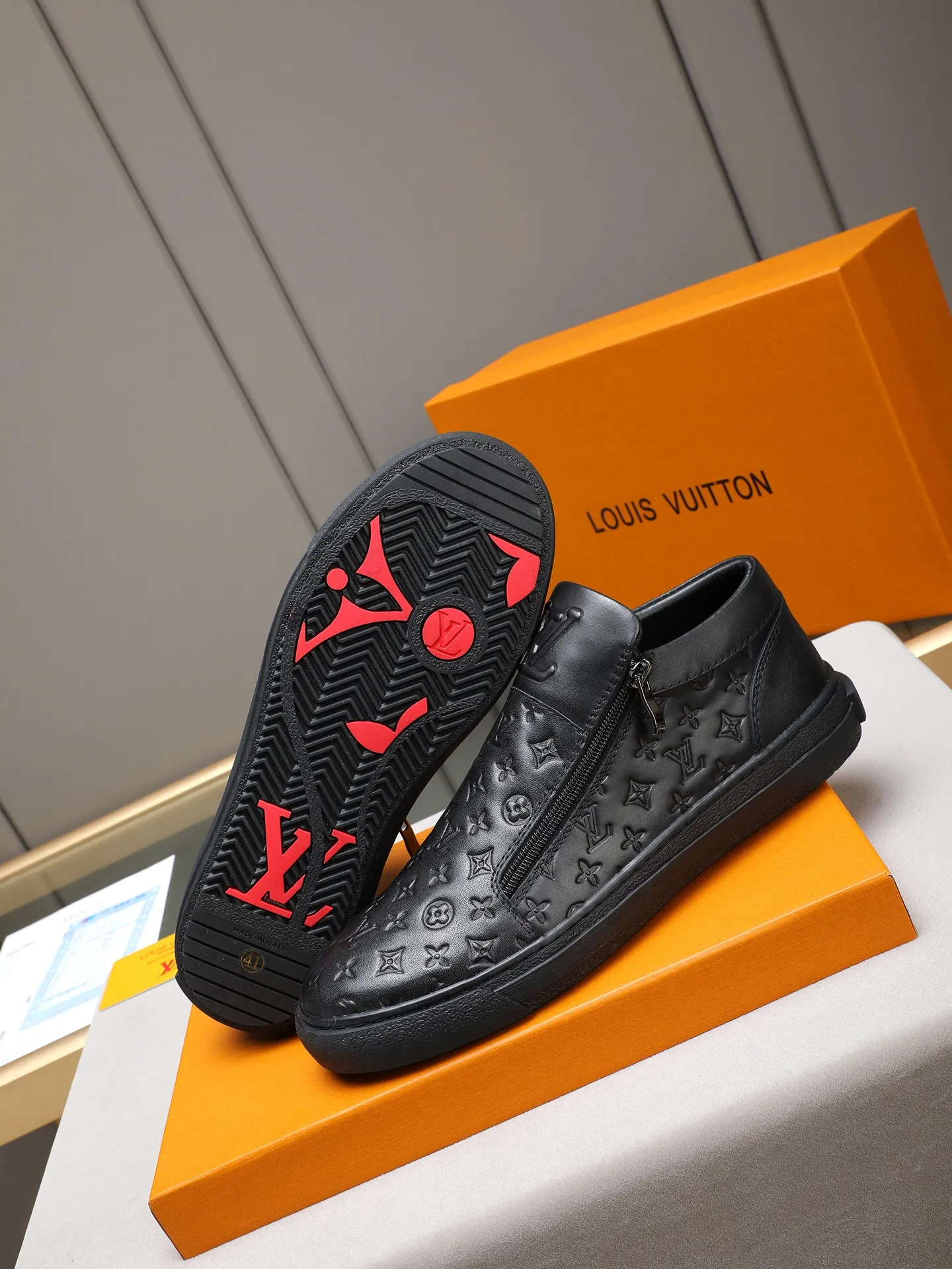 The main recommended model👍👍👍PP440 is the new LOUIS VUITTON [Luden Yiwei]——LV upper [Lv]🇮🇹Imported first-layer cowhide embossed🇩🇪Breathable sheep lining ➕Non-slip and wear-resistant outsole. Every man's identity is reflected in his elegant and stable upper shoes🚶🏻🚶🏻📯 No matter the wind or rain, the shoe last remains unchanged and can stand the test of time🔍️. ——Code number: 38-44 (45 can be customized)